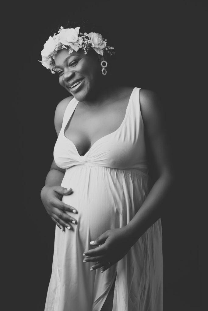 séance photo grossesse future maman rigole